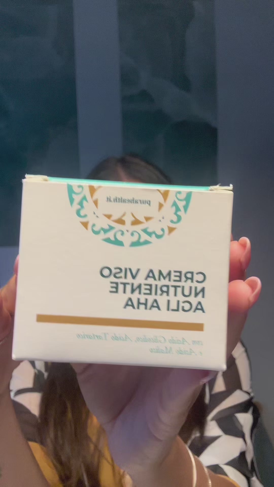 Translation missing: it.Crema Viso Nutriente agli AHA PURA — video di una cliente